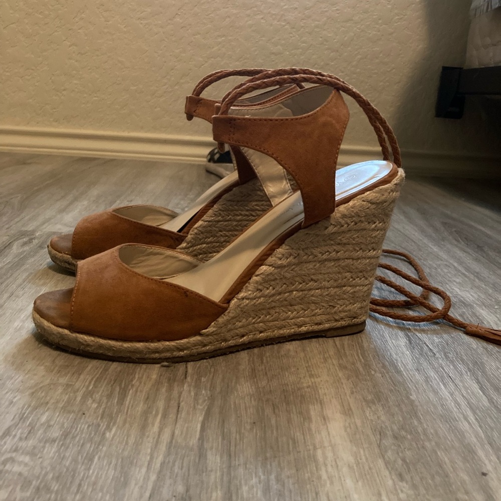 Wild Diva shoes, Brown Espadrille Wedges, Women’s 8.5, fits like a 7.5